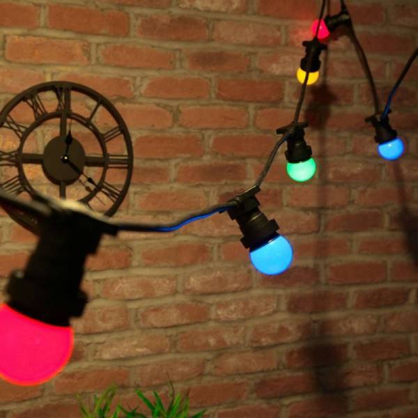 Guirlande lumineuse guinguette 50M 50 ampoules LED multicolores E27 1W câble noir extensible