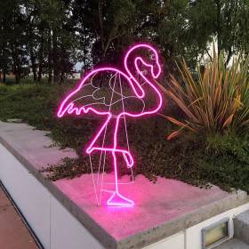 Location Flamant Rose lumineux gauche néon LED déco jardin piscine terrasse parc IP44 extérieur