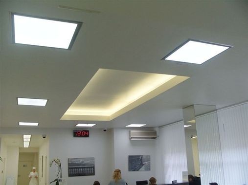 Dalles LED de plafond blanc froid, lumière vive et intense idéale pour les hôpitaux