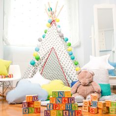 guirlande lumineuse boule pour chambre d'enfant sur un typi