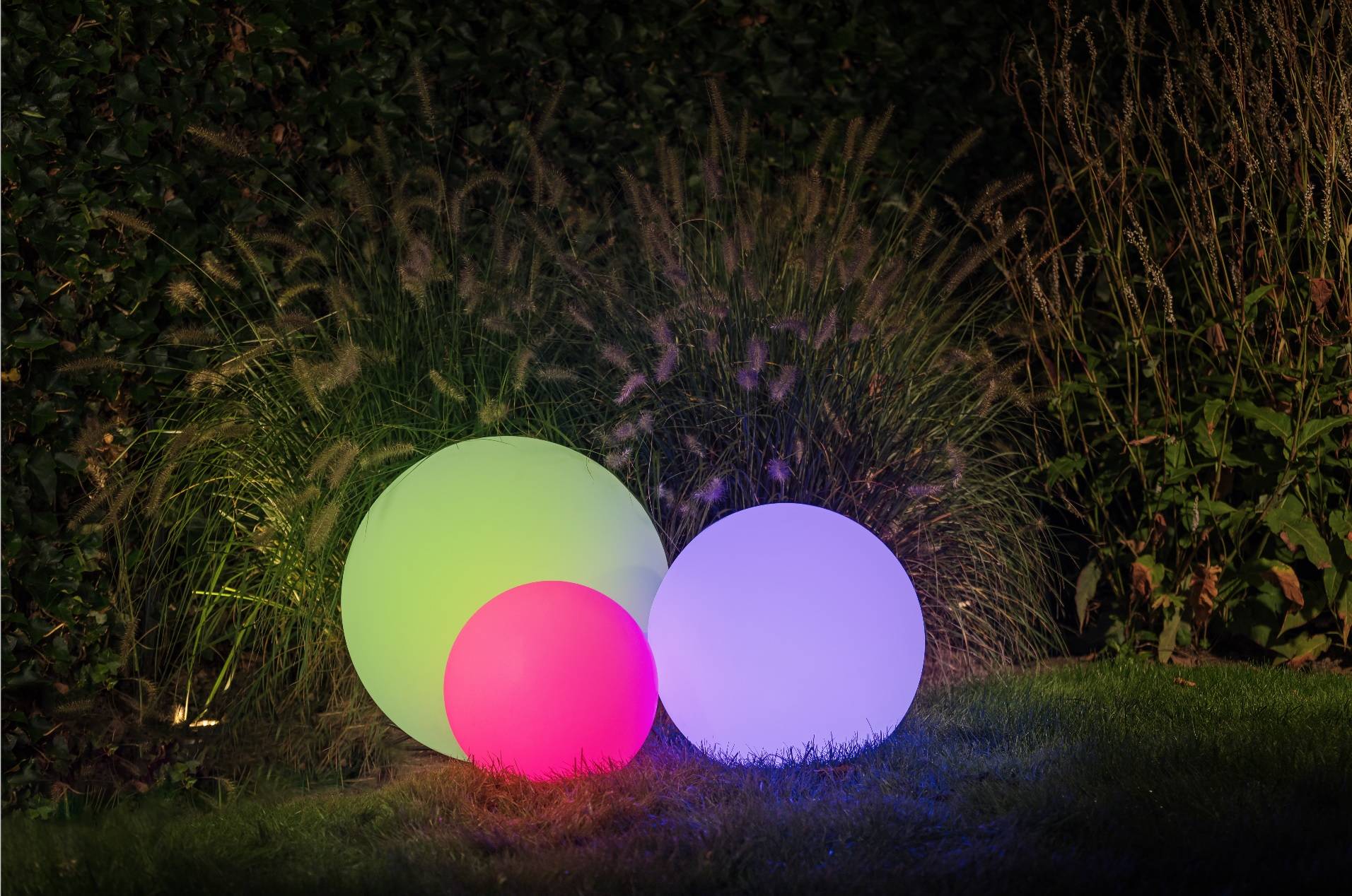 Boule LED 50cm - Sphère Décorative Lumineuse. 16 Couleurs. Ø 50 Cm -  Eclairage extérieur et accessoire BUT